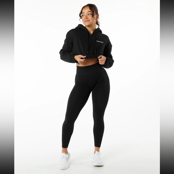 Alphalete Classic Capital Crop Hoodie - NWT (Black) - Picture 5 of 5